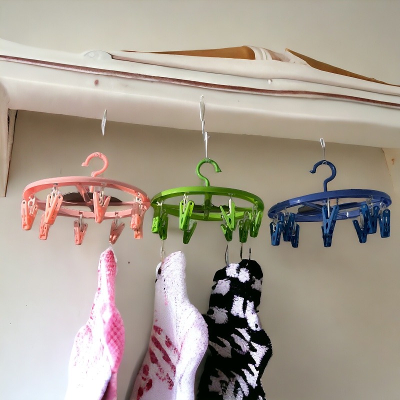 ROUND LAUNDRY HOOK WITH MULTI-CLIPS