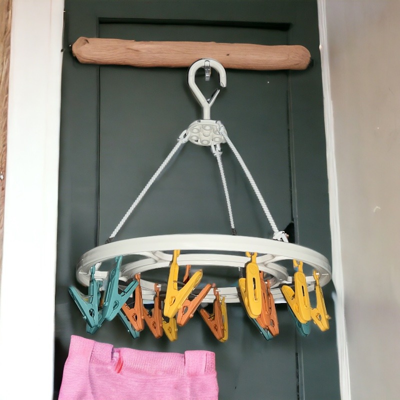 SPACE-SAVING LAUNDRY HOOK WITH CLIPS