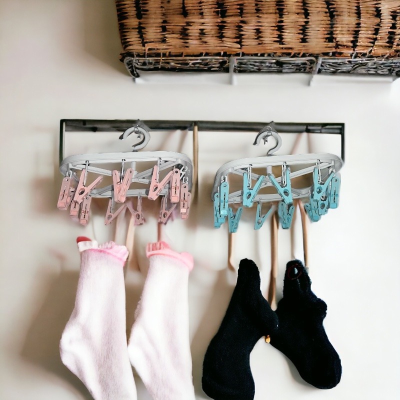 SQUARE LAUNDRY HOOK WITH CLIPS