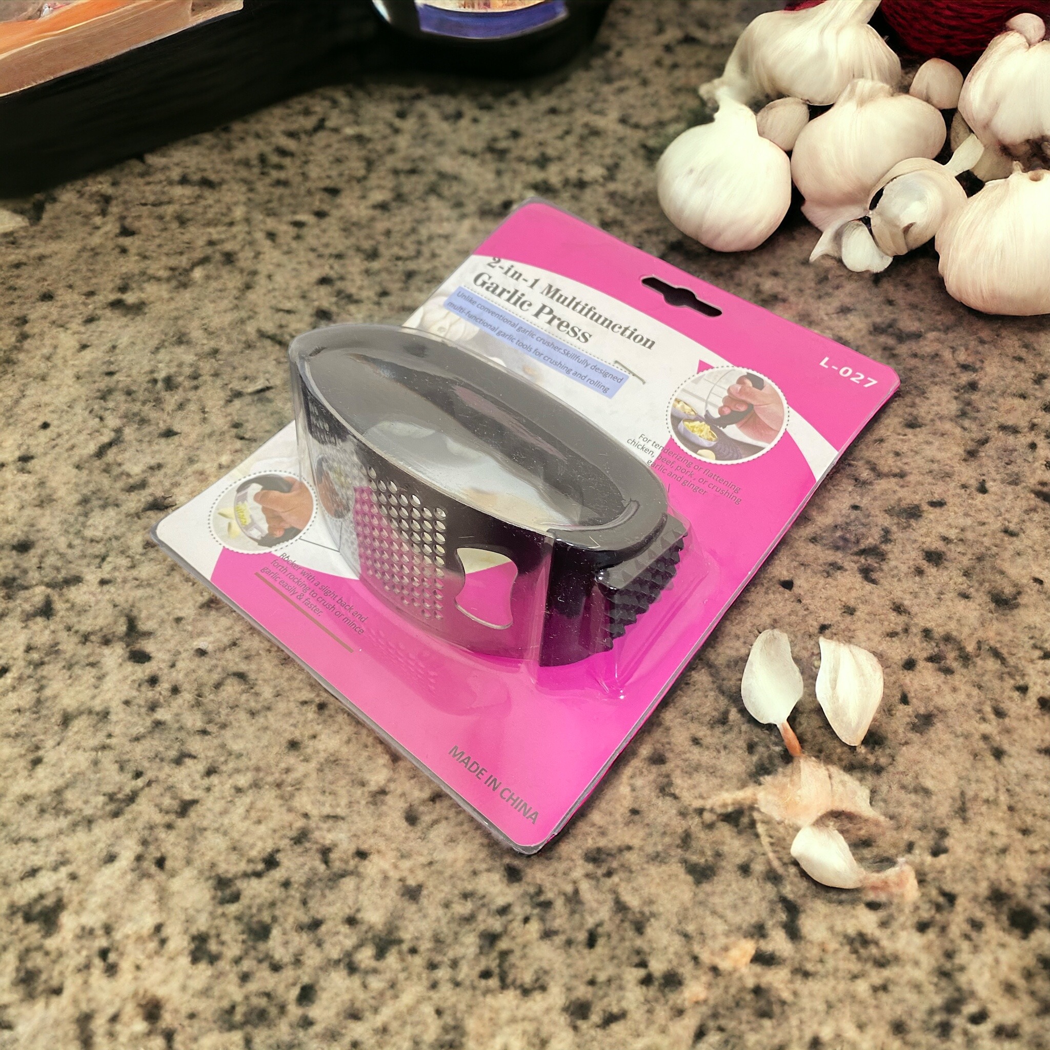 MULTIFUNCTIONAL GARLIC PRESS